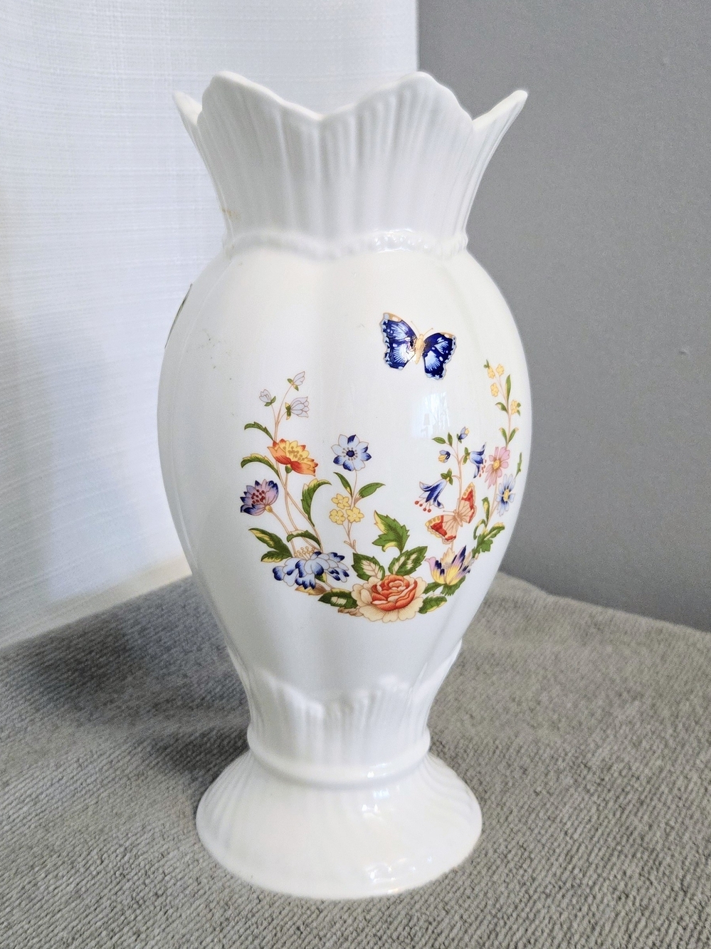 Aynsley Cottage Garden Flower Vase 9.5" Bone China Butterflies Floral Bouquet